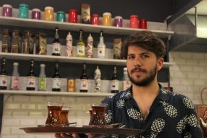 Sabah &ouml;ğrenci akşam ise patron