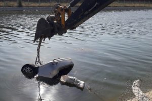 Otomobil sulama kanalına u&ccedil;tu; s&uuml;r&uuml;c&uuml; boğuldu