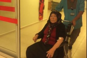 Bursa'da kazada yaralandı, i&ccedil;inde ziynet eşyası bulunan &ccedil;antayı elinden bırakmadı