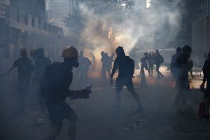 Hong Kong'daki protestolarda 420 g&ouml;sterici g&ouml;zaltına alındı