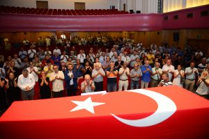 &Uuml;nl&uuml; oyuncu Cengiz Sezici toprağa verildi
