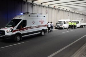 Malatya'da kamyonet minib&uuml;se &ccedil;arptı: 2 yaralı
