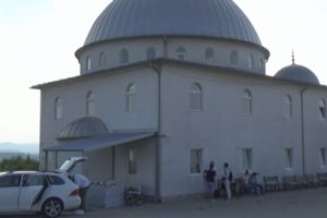Kosova savaşını d&uuml;nyaya duyuran gazeteci Rushiti, toprağa verildi