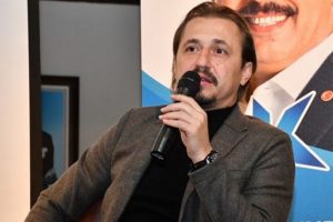 Ayhan Akman istifa etti