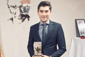 12 yıl &ouml;nce fabrikada parmağı koptu, Bursa'da okul kazanınca hayatı değişti