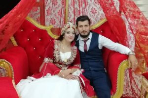 Balayı d&ouml;n&uuml;ş&uuml; kaza; gelin &ouml;ld&uuml;, damat yaralı