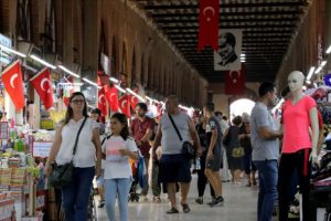Tarihi &ccedil;arşılarda bayram hareketliliği