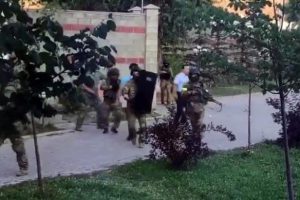 Atambayev'in evine operasyon! &Ouml;l&uuml; ve yaralılar var...