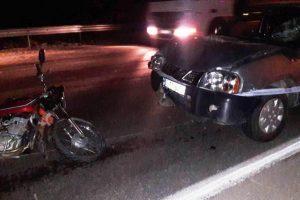Otomobilin &ccedil;arptığı motosikletin s&uuml;r&uuml;c&uuml;s&uuml; &ouml;ld&uuml;