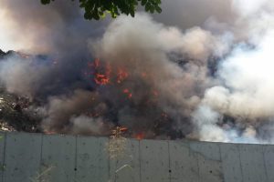 G&ouml;lc&uuml;k'te hafriyat sahasında yangın