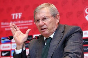 MHK Başkanı Alp: Eski futbolcuların hakemliğe kazandırılması i&ccedil;in &ccedil;alışmalarımıza başladık