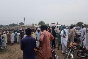 Pakistan'da otob&uuml;s ile &ccedil;ek&ccedil;ek &ccedil;arpıştı: 9 &ouml;l&uuml;