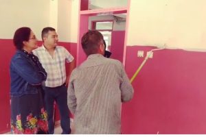 Y&uuml;k&uuml;ml&uuml;, mahallesindeki okulu tek başına boyadı