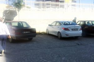 Kendi otomobilinin benzerine bindi, polis arayınca yanlışı fark etti
