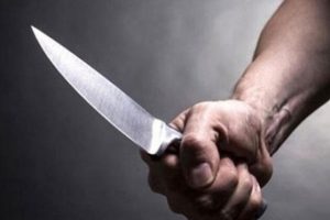 Sokak ortasında korkun&ccedil; olay! Eşinin yanında 11 yerinden bı&ccedil;aklandı