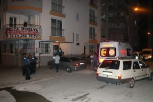 Travestinin evinde yakaladığı babasını bı&ccedil;aklayarak &ouml;ld&uuml;rd&uuml;