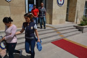 Evlilik vaadiyle dolandırıcılık yapan 3 kişiye g&ouml;zaltı