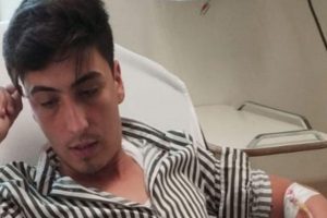 Bayram namazından &ccedil;ıkan gen&ccedil; kafasından vuruldu!
