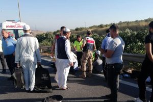 Otob&uuml;s&uuml;n &ccedil;arptığı ara&ccedil;taki 5 kişi yaralandı