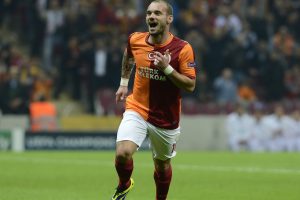 Hollandalı yıldız Wesley Sneijder, yeşil sahalara veda etti