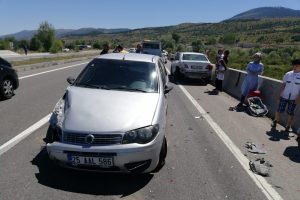 Karab&uuml;k'te zincirleme trafik kazası: 15 yaralı
