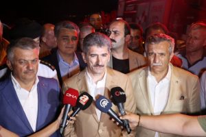 İ&ccedil;işleri Bakan Yardımcısından gece yarısı yangın a&ccedil;ıklaması
