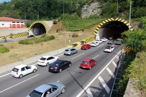 Bolu Dağı T&uuml;neli'nden 12 g&uuml;nde 1 milyon 9 bin ara&ccedil; ge&ccedil;işi