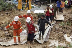 Myanmar'daki toprak kaymasında &ouml;l&uuml; sayısı 69'a &ccedil;ıktı