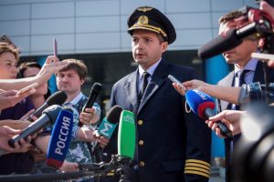 Mısır tarlasına u&ccedil;ak indiren pilot 'Rusya'nın Kahramanı' ilan edildi