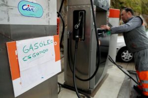 Portekiz'de tanker şof&ouml;rleri başlattıkları s&uuml;resiz grevi askıya alıyor