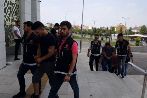 Uyuşturucudan adliyeye sevk edilen 3 kişi tutuklandı
