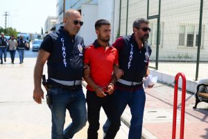Alkol alıp g&uuml;r&uuml;lt&uuml; yaptı diye komşusunu &ouml;ld&uuml;rd&uuml;!