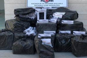 Siirt'te 15 bin paket ka&ccedil;ak sigara ele ge&ccedil;irildi