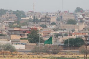 Kamışlı'da ter&ouml;r &ouml;rg&uuml;t&uuml;n&uuml;n pa&ccedil;avraları indirildi