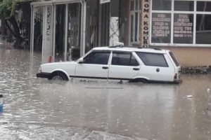 Susurluk'ta sağanak hayatı olumsuz etkiledi