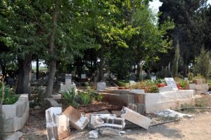 Reyhanlı'daki mezarlıktaki tahribatla ilgili 6 kişi g&ouml;zaltına alındı