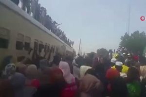 Sudanlılar sivil y&ouml;netime ge&ccedil;işi kutluyor