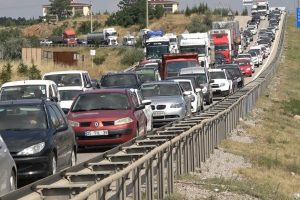 Tatil bitti ama trafik yoğunluğu bitmedi