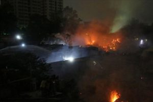 Bangladeş'teki yangın 50 bin kişiyi evsiz bıraktı