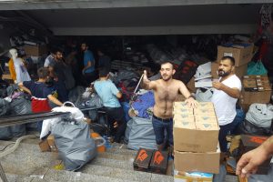 Emin&ouml;n&uuml; alt ge&ccedil;idinde iş yerlerini su basan esnaf konuştu