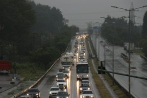 Yağış nedeniyle D-100'de trafik durma noktasına geldi