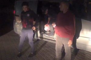 75 ka&ccedil;ak g&ouml;&ccedil;men ve 3 organizat&ouml;r yakalandı