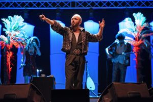 Mabel Matiz, Kuşadası'nda konser verdi