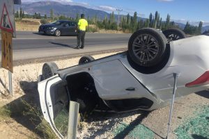 Burdur'da otomobil takla attı: 4 yaralı