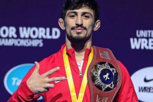 Milli g&uuml;reş&ccedil;i Kerem Kamal d&uuml;nya şampiyonu