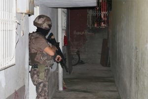 Adana'da şafak vakti ter&ouml;r operasyonu