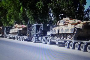 Hatay'da sınır birliklerine tank sevkiyatı s&uuml;r&uuml;yor