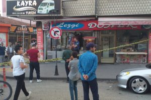 Kızının &ouml;n&uuml;nde eski eşini bı&ccedil;aklayarak &ouml;ld&uuml;rd&uuml;: "Bana hakaret etti"