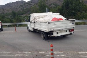 Zincirleme trafik kazasında 3 ara&ccedil; birbirine girdi