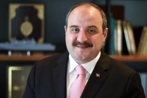 Bakan Varank'tan G&uuml;l ve Davutoğlu'na eleştiri: Bir kere risk alamadılar